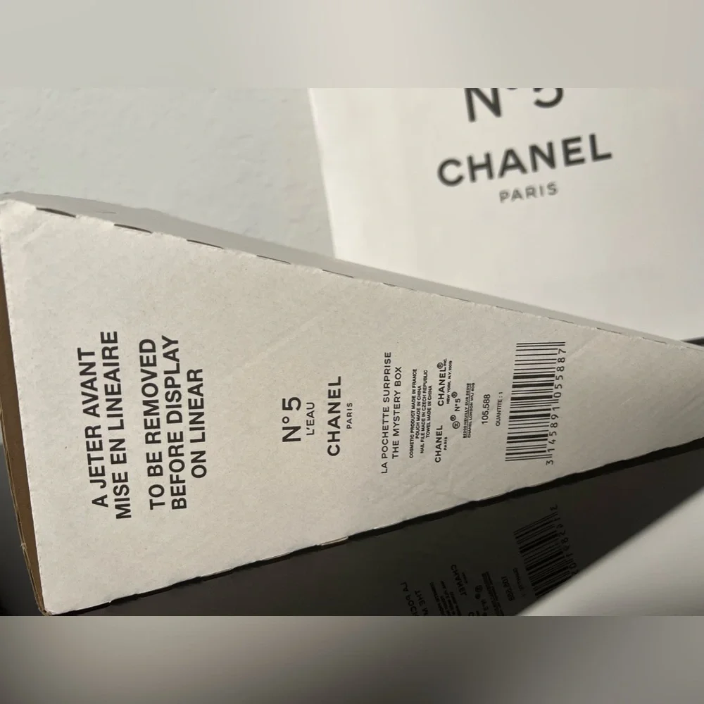 CHANEL N°5 L’EAU The Mystery Box Factory 5 Collection Pochette SET PLUS GIFT BAG - Picture 7 of 9